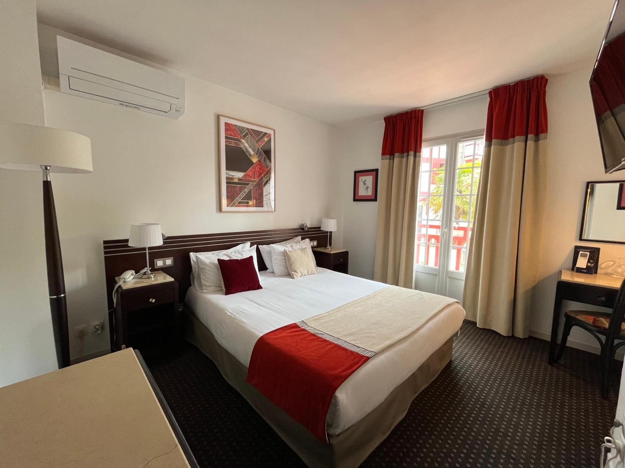 Hotel Ursula Камбо-ле-Бен Екстериор снимка